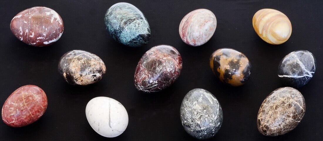 Creative Art Big good Egg In Stone Hard Marble Type Lumachelle Coquillé Design ....